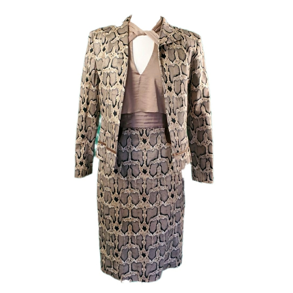 Snake print skirt suit